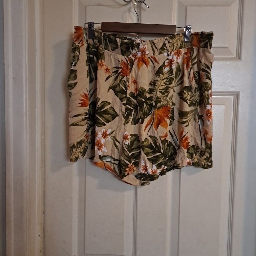 City chic Floural-jungle Print Large Shorts